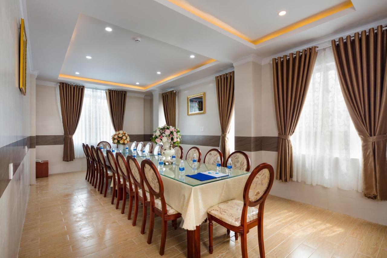 Phuc Ngoc Hotel Rach Gia Esterno foto