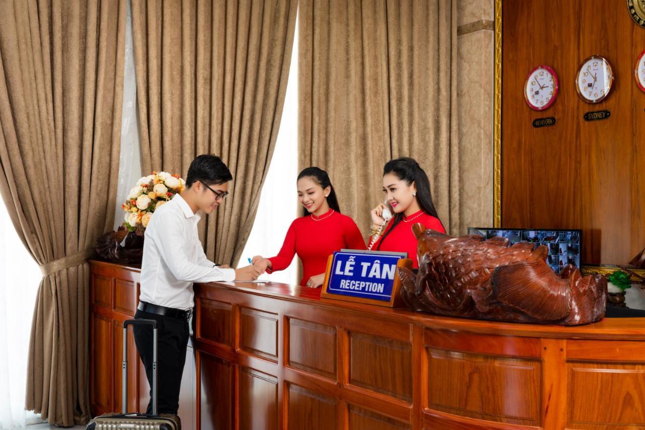 Phuc Ngoc Hotel Rach Gia Esterno foto