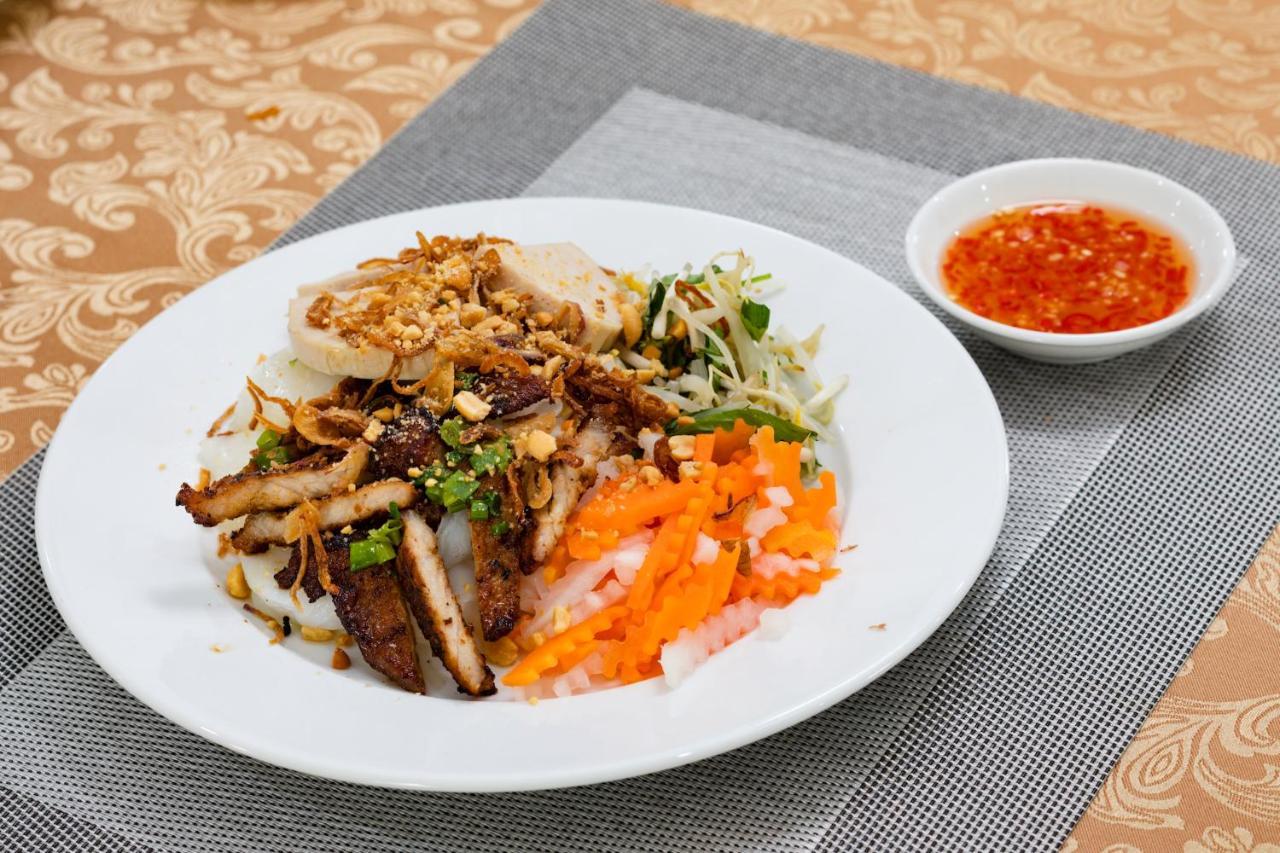 Phuc Ngoc Hotel Rach Gia Esterno foto