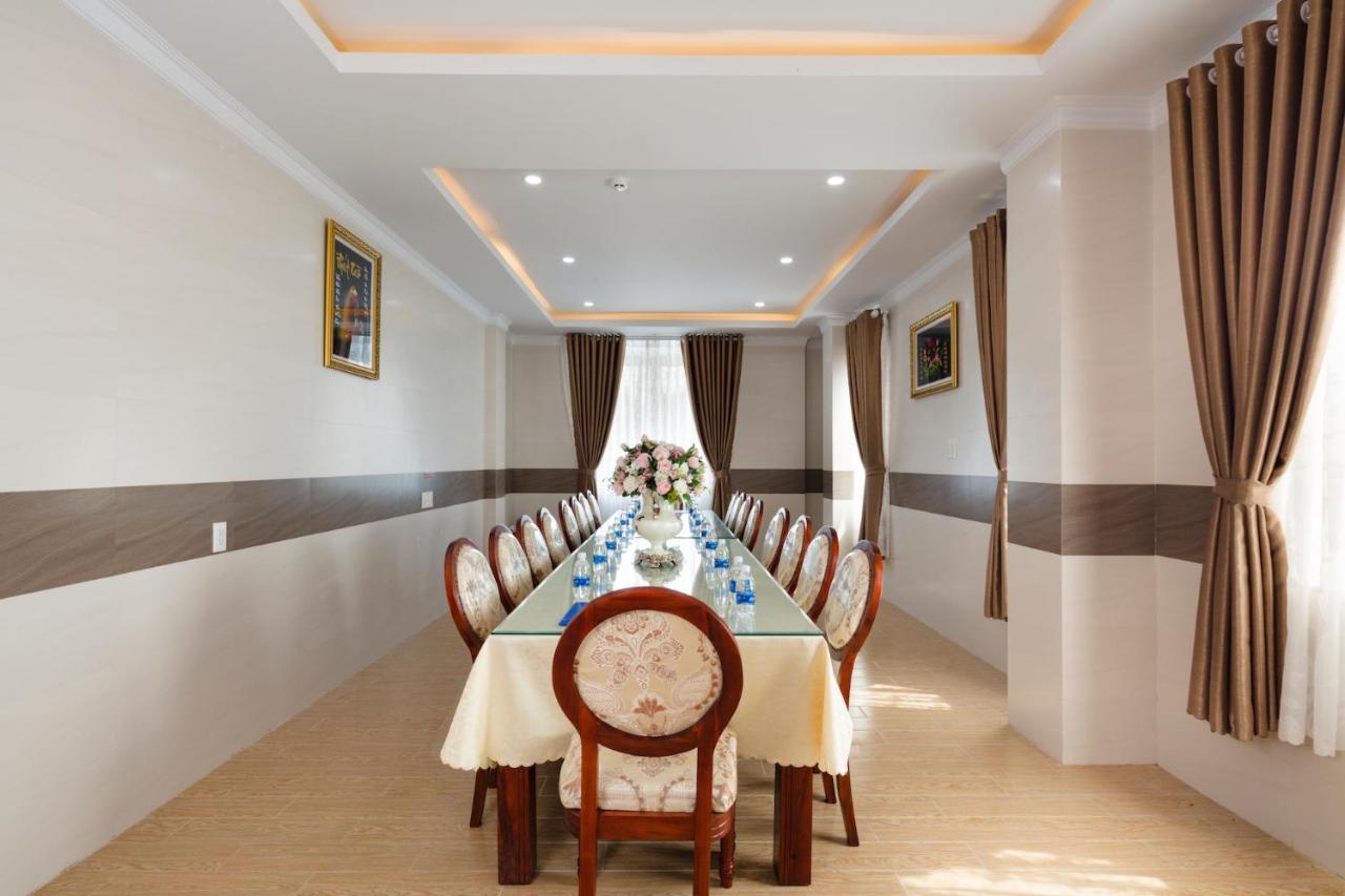 Phuc Ngoc Hotel Rach Gia Esterno foto